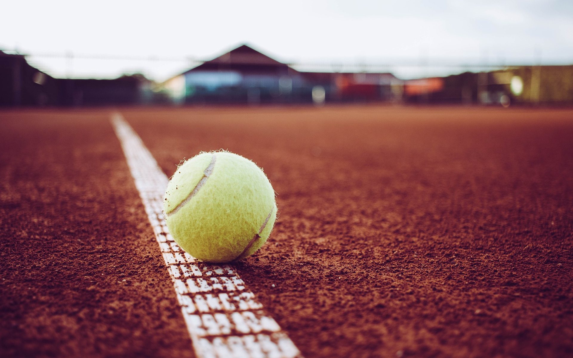 clay tennis court